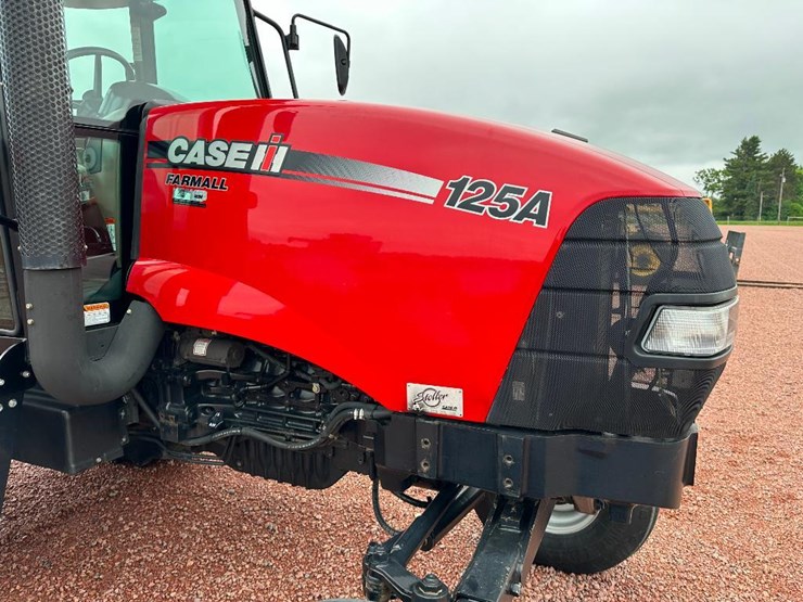 2015-case-ih-farmall-125a-image-31