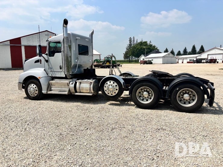 2014-kenworth-t660-image-10