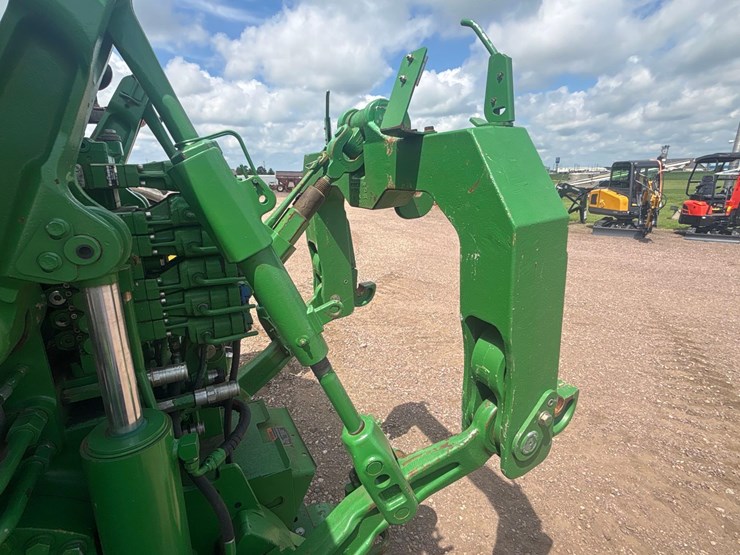 2013-john-deere-8360rt-image-32