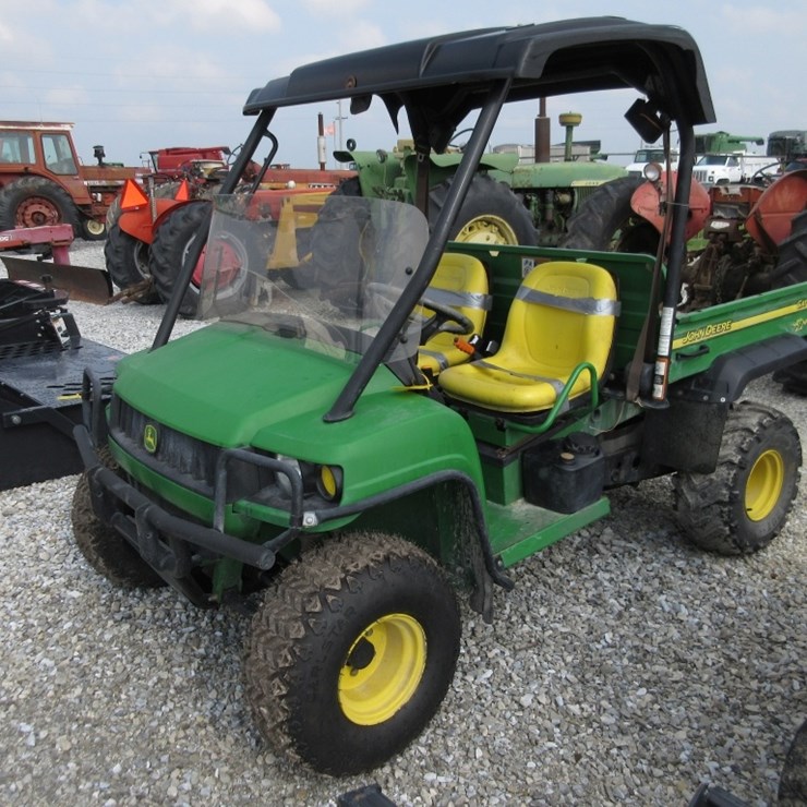 JOHN DEERE GATOR