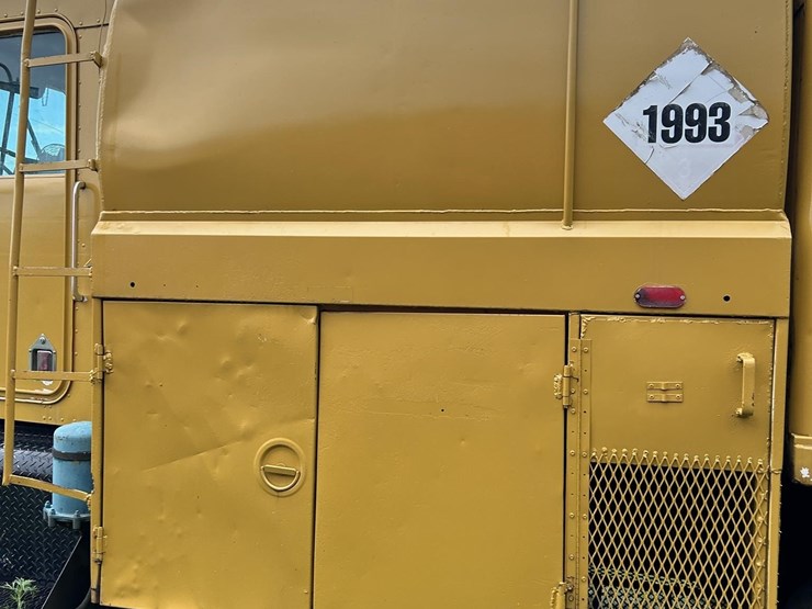 1977-kenworth-fuel-truck-1133-image-7