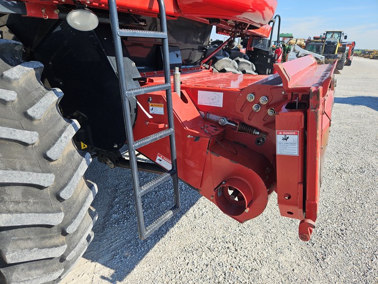 2009-case-ih-6088-image-26