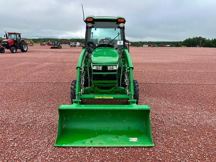 2022-john-deere-3046r-image-2