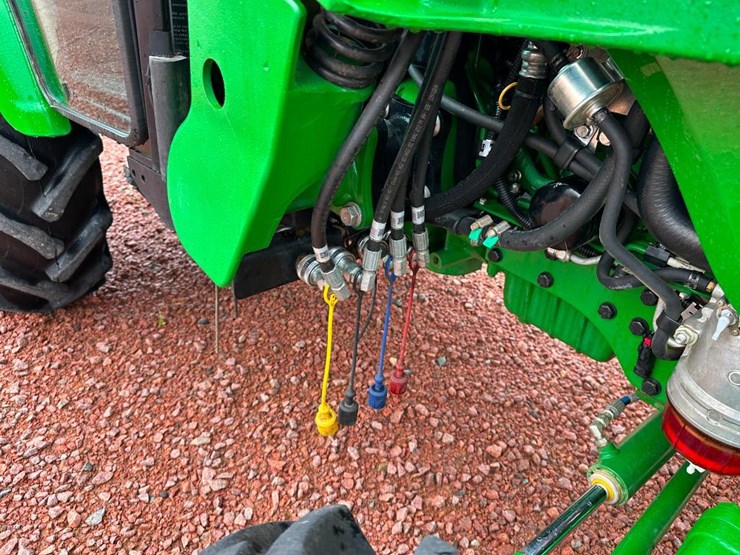2022-john-deere-3046r-image-29