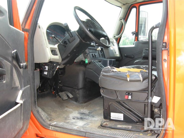 2009-international-durastar-4400-image-26