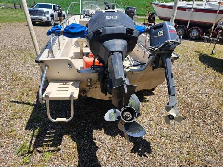 #2545-•-boston-whaler-montauk-17-fiberglass-boat-image-15