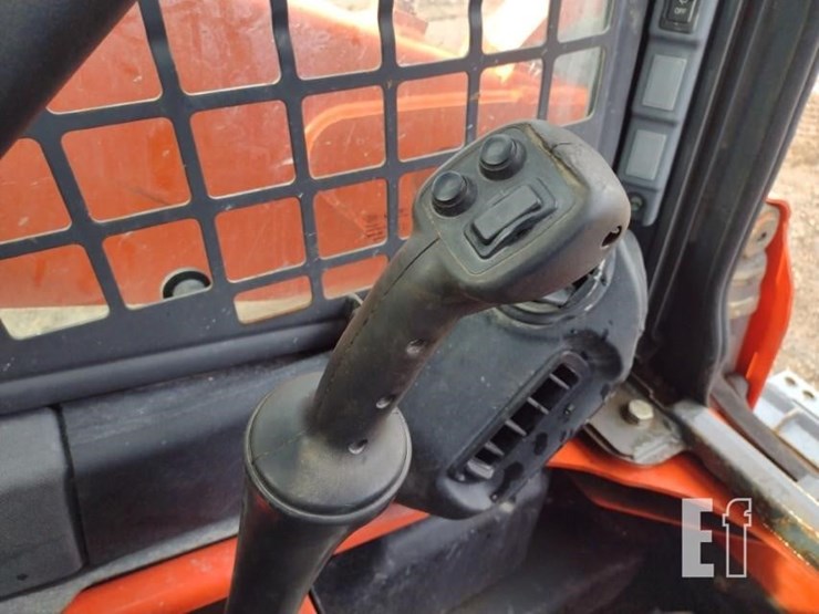 2016-kubota-ssv65-image-9
