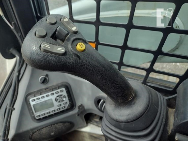 2021-bobcat-t870-image-10