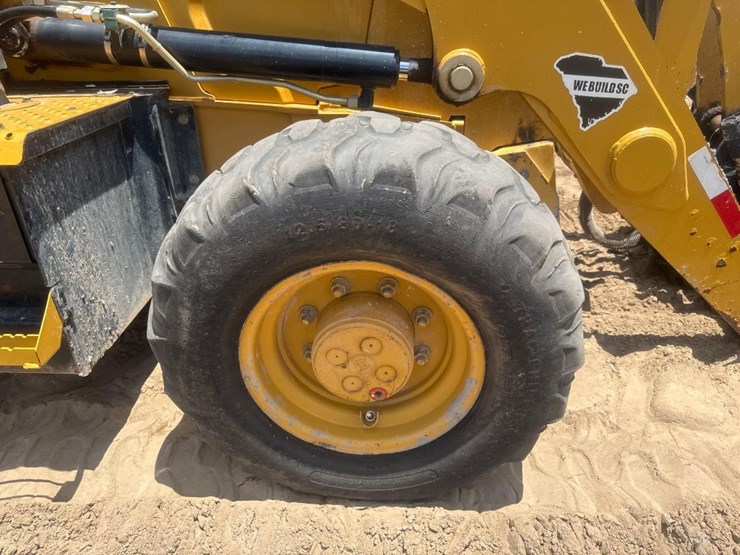 2019-caterpillar-440-image-9