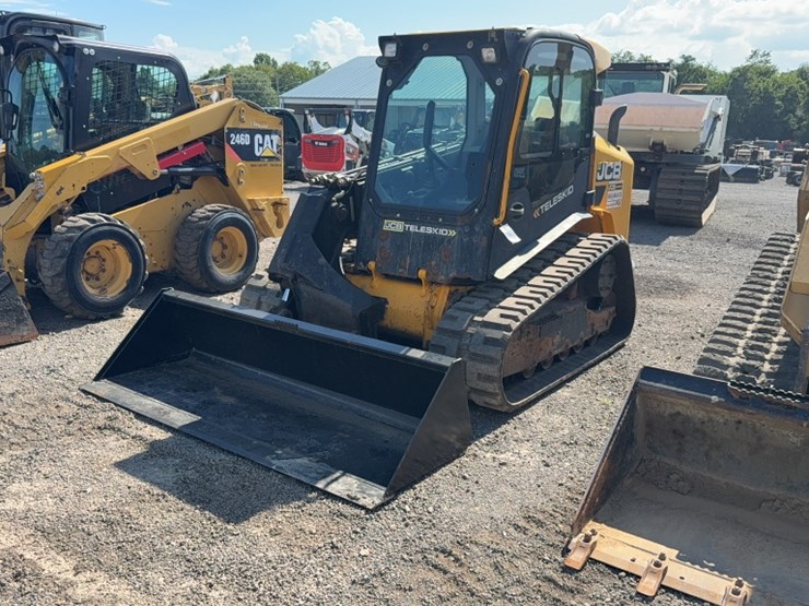 2018-jcb-3ts-8t-image-1