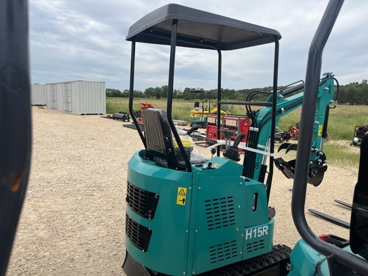cfg-h15r-mini-excavator-image-3