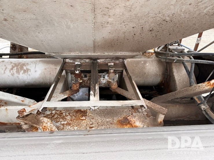 2004-caterpillar-10-image-37