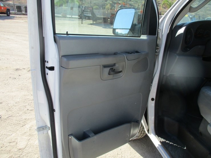 2006-ford-e150-image-11