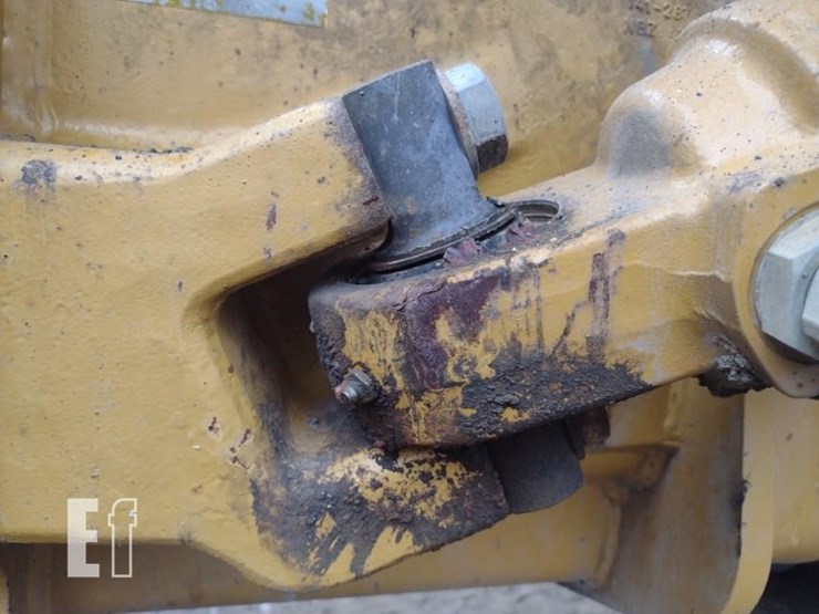 caterpillar-740-image-28