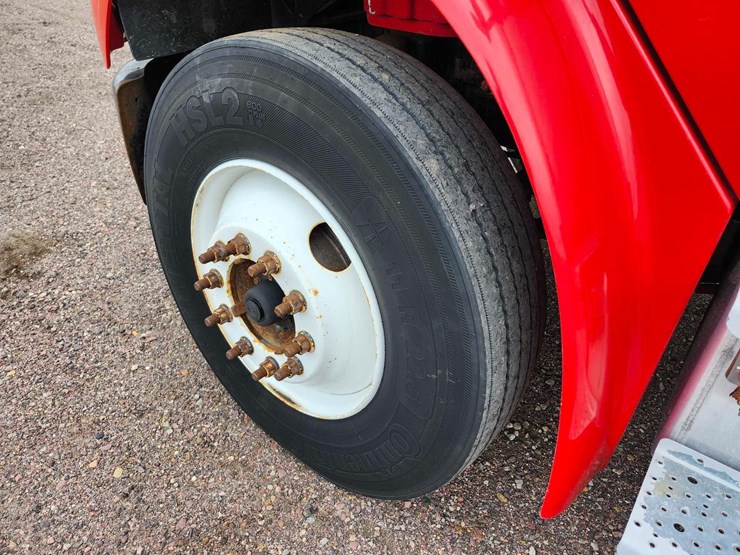 2004-freightliner-m2-chassis-image-18