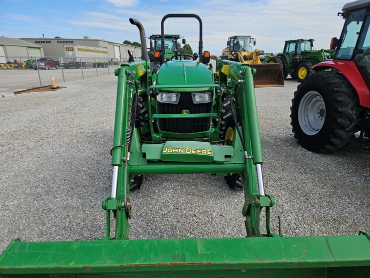 2015-john-deere-5075e-image-4