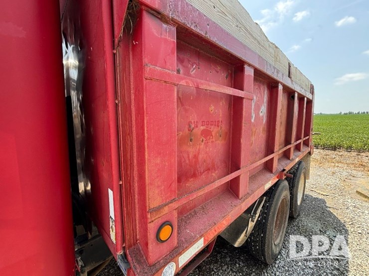 1997-freightliner-fld112-image-23