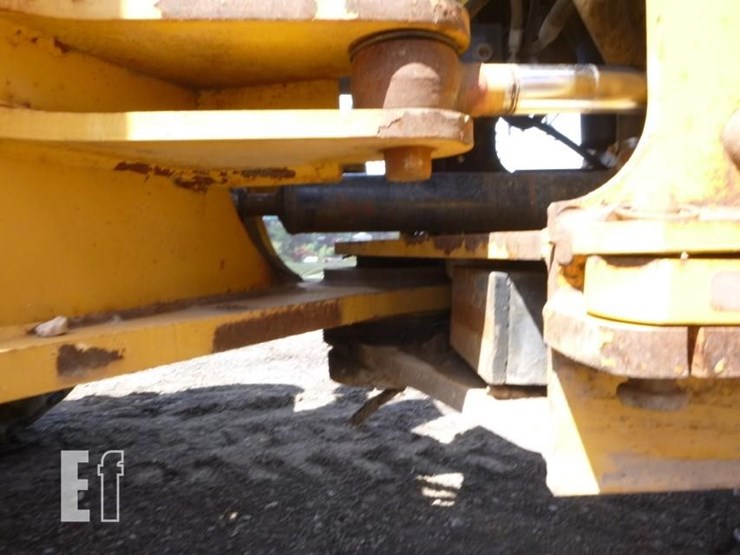 2013-deere-544k-image-25