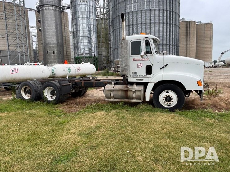 2000-freightliner-truck-(gp11021,-unit-398)-image-6