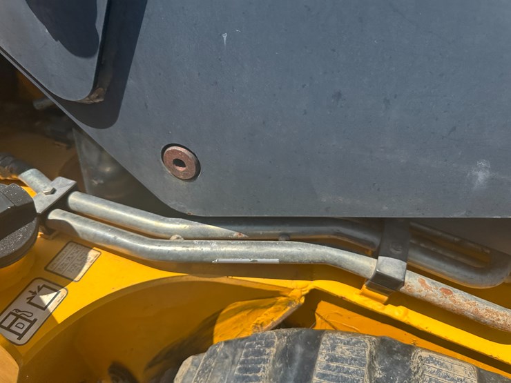 jcb-320t-image-14