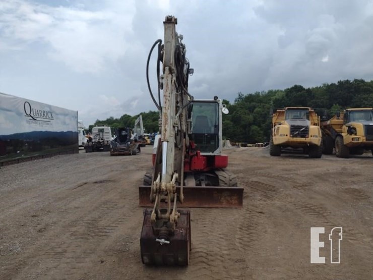 2015-takeuchi-tb280fr-image-2