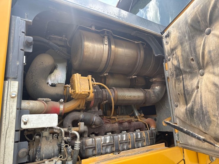 2017-deere-624k-image-9