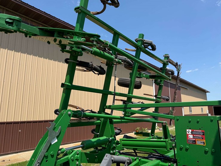 2011-john-deere-2410-image-12