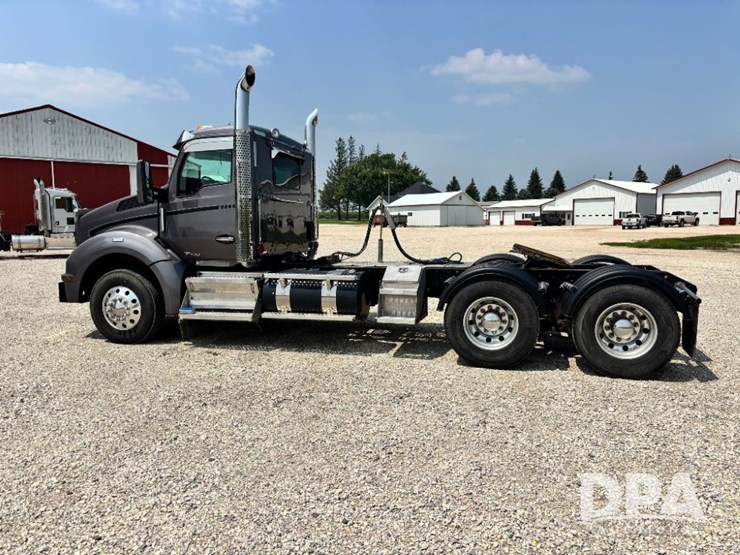2016-kenworth-t880-image-10