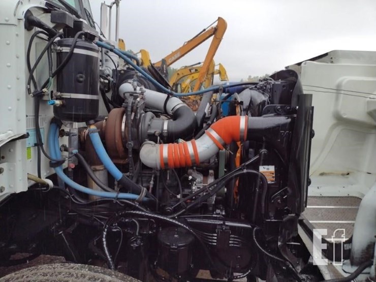 2008-peterbilt-335-image-21