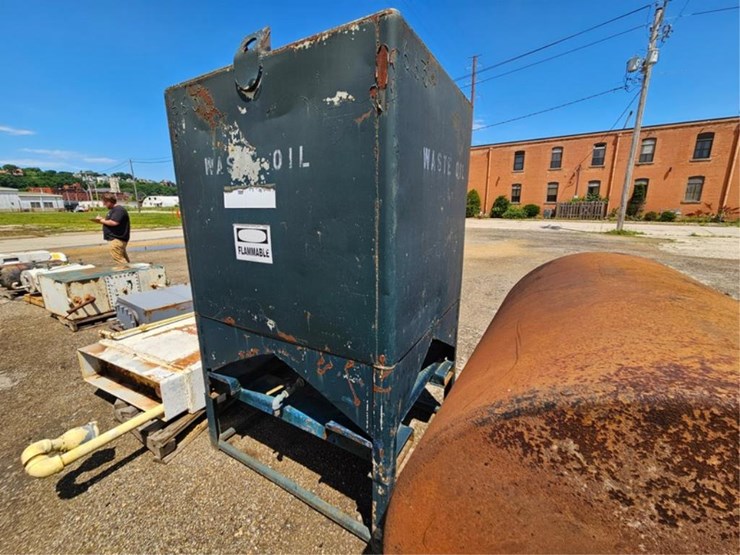 #2561-•-waster-oil-tank-w/fork-pockets-image-4
