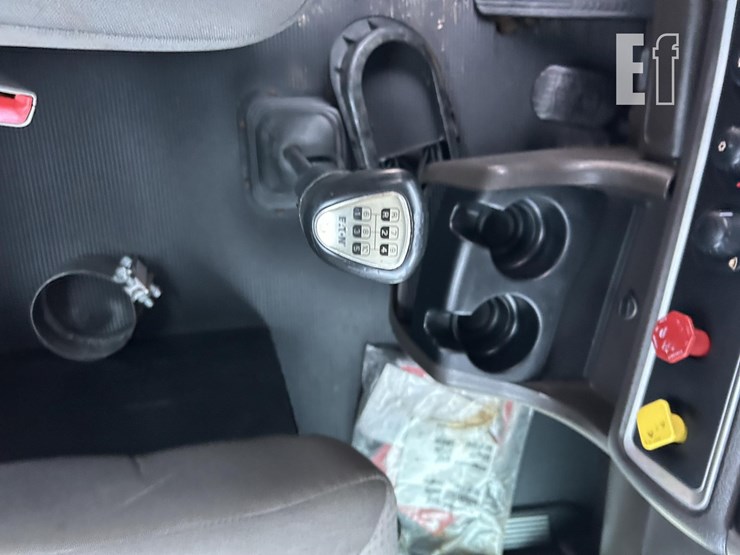 2014-kenworth-t600-image-21