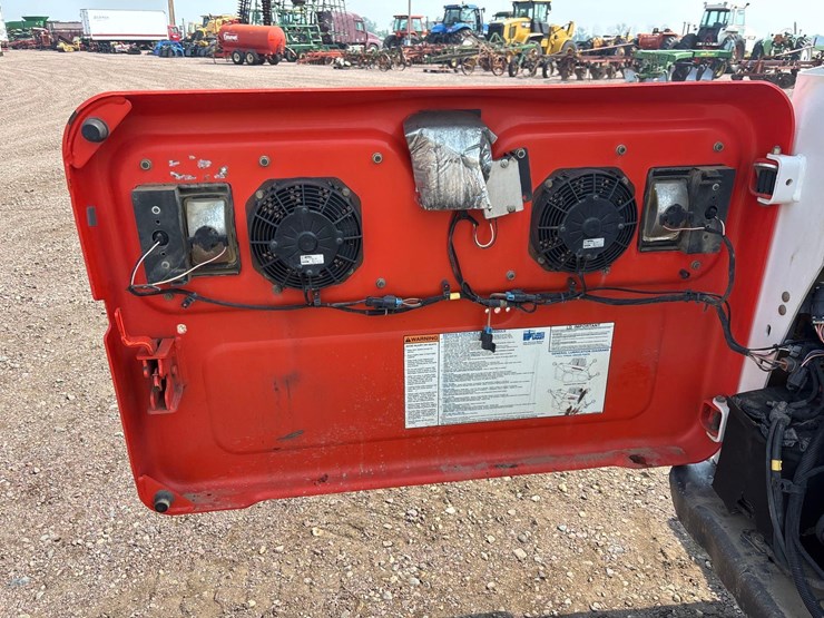 2016-bobcat-t750-image-13