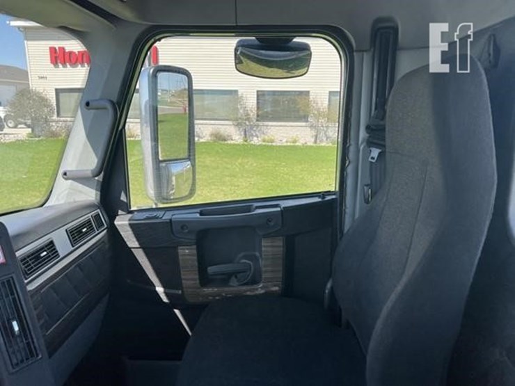 2015-freightliner-coronado-122-image-69