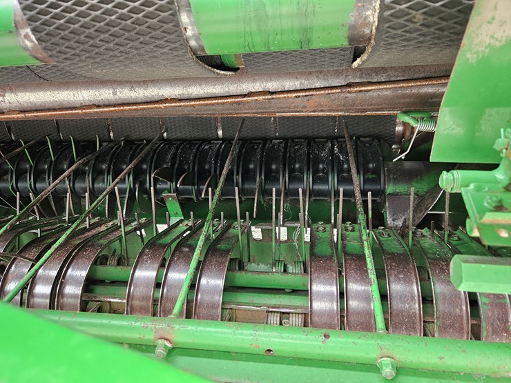 2008-john-deere-568-image-5