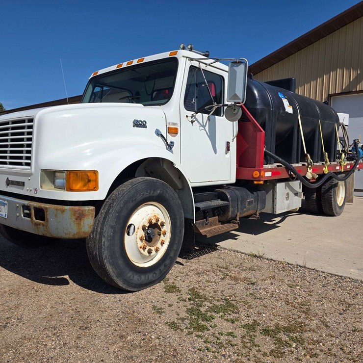 1999 INTERNATIONAL 4900