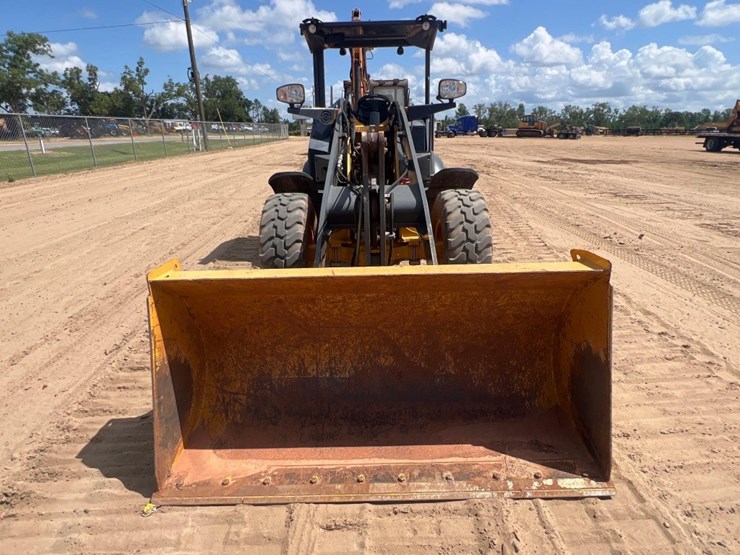 2018-deere-204l-image-7