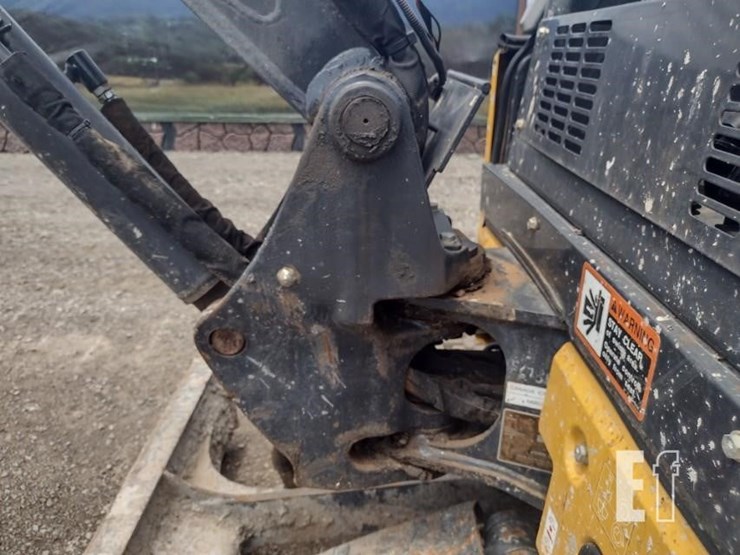 2022-deere-26g-image-25