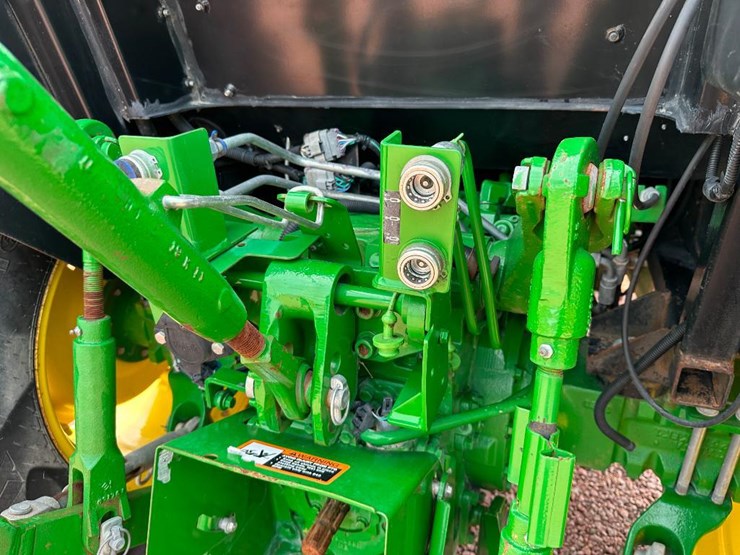 2020-john-deere-5075e-image-25
