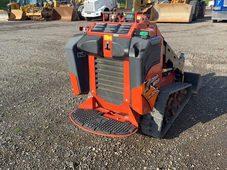 2015-ditch-witch-sk850-image-8