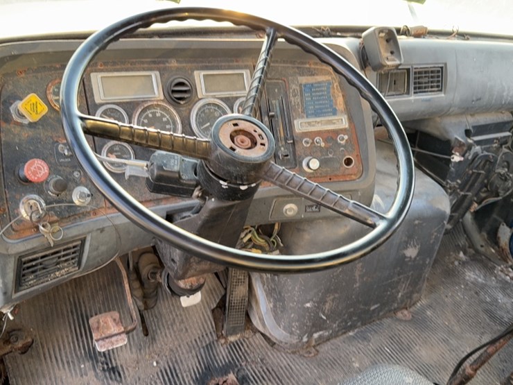 1994-ford-9000-image-20
