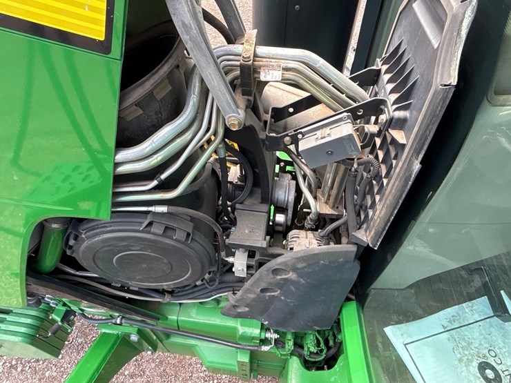 2014-john-deere-8335rt-image-25