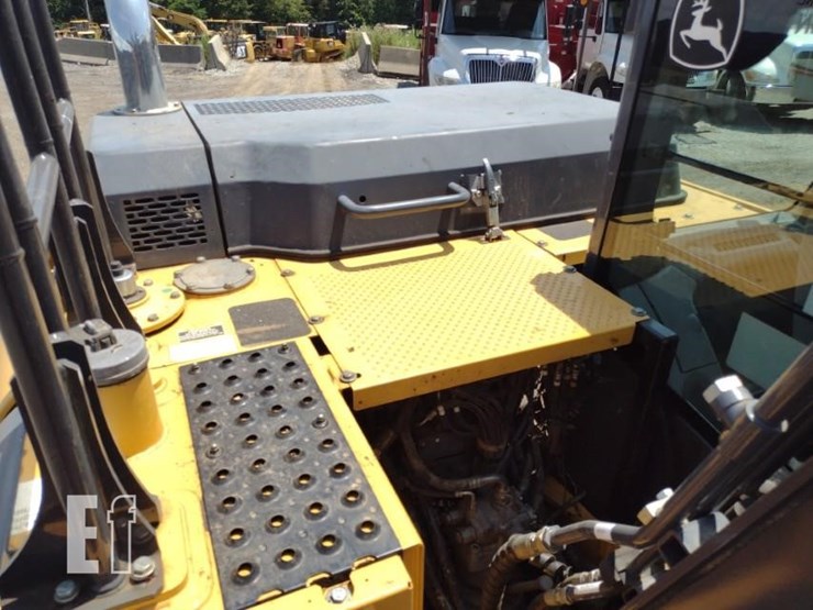 2019-deere-130g-image-51