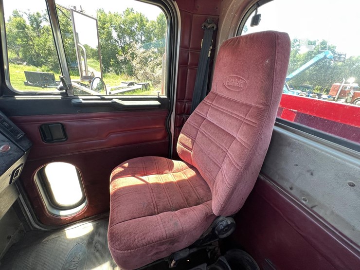 1998-peterbilt-385-image-19