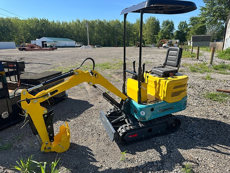 digmaster-dm100-mini-excavator-image-1