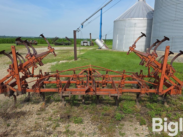 case-1200m-field-cultivator-image-2