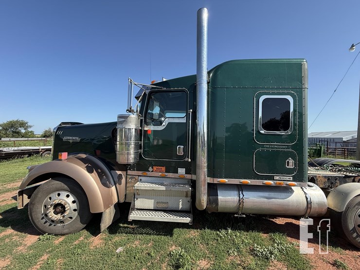 2005-kenworth-w900-image-23