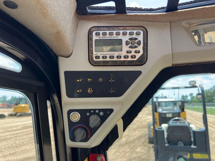 2021-jcb-3ts-8t-image-29