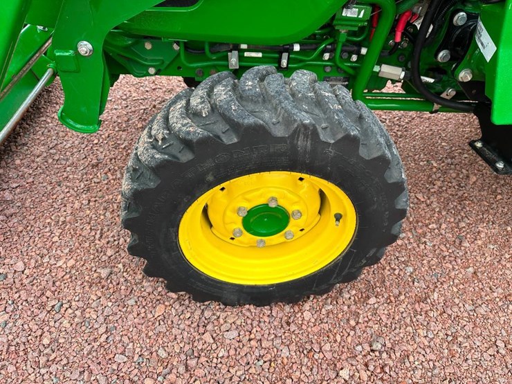 2022-john-deere-3033r-image-10
