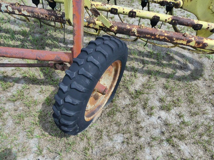 new-holland-258-image-4