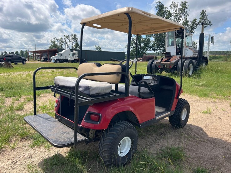 ez-go-golf-cart-image-4